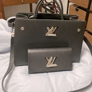 COPY - Leather twist Louis Vuitton purse and wallet